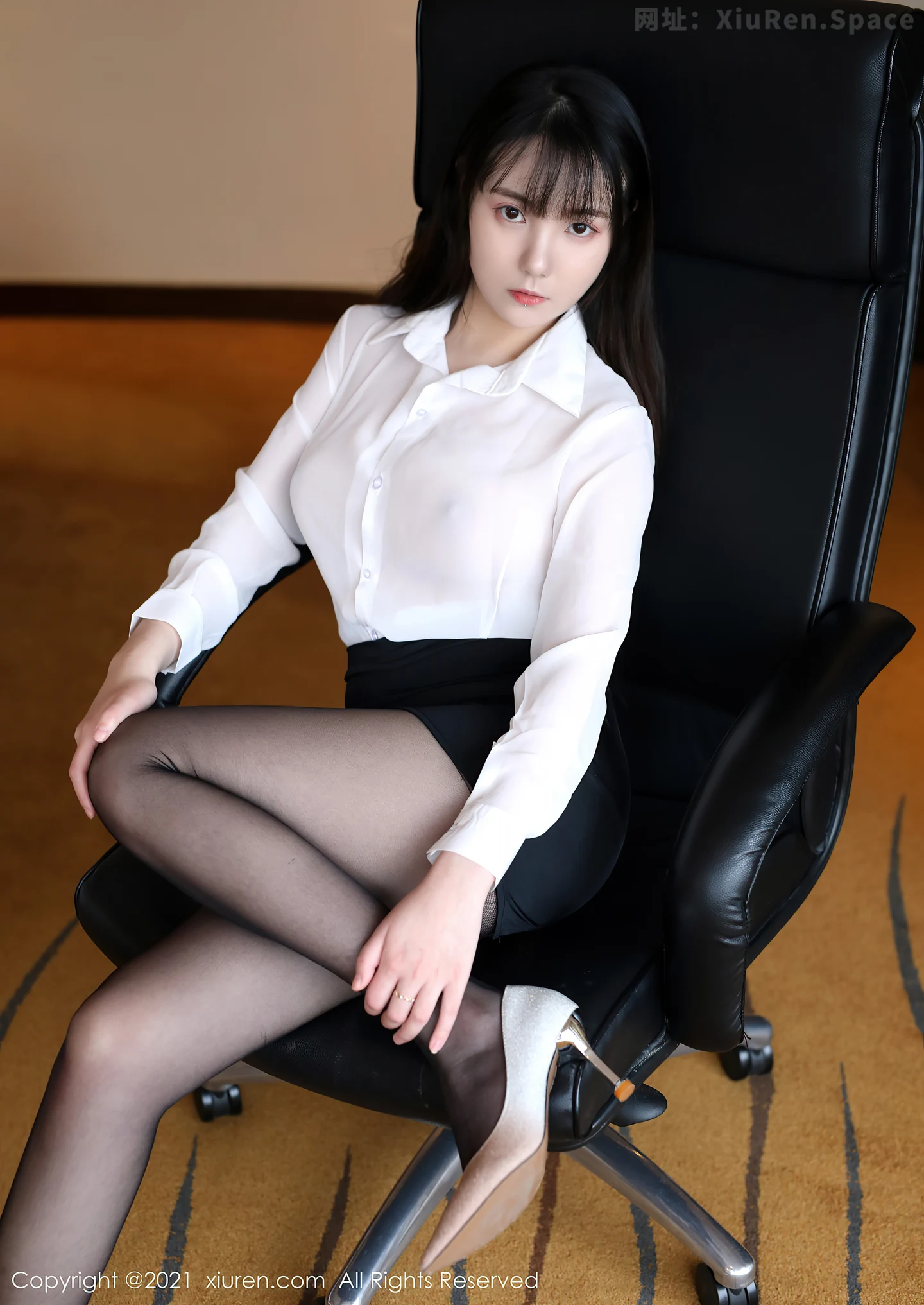 图片[6]-[XiuRen秀人网]VOL.3076 嫩模揉揉肉肉白衬衫黑短裙主题半脱真空露白嫩豪乳撩人诱惑写真39P-秀人网官方网站